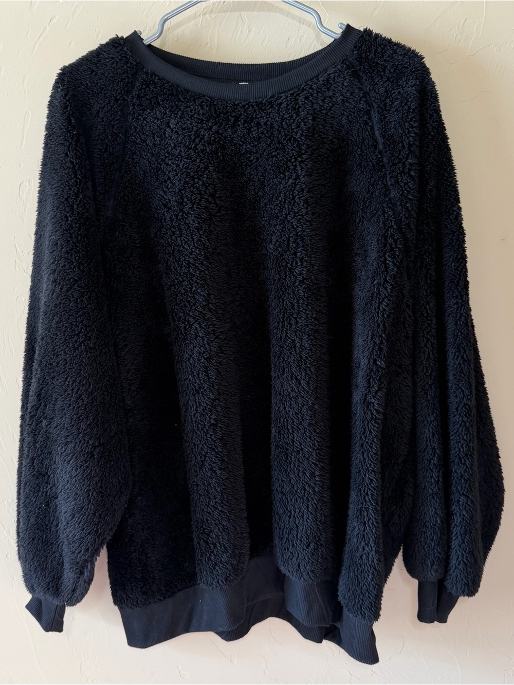 Source Unknown Black Plush Crewneck Pullover